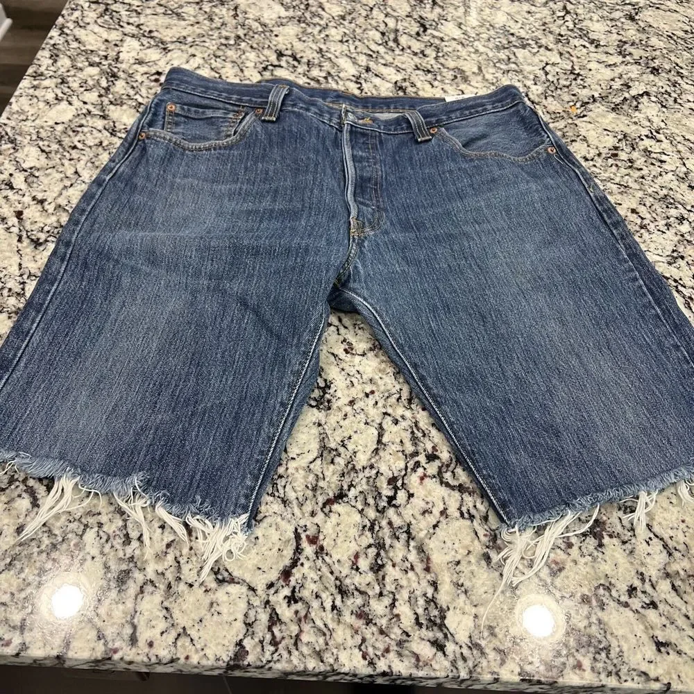 Levis elevate your